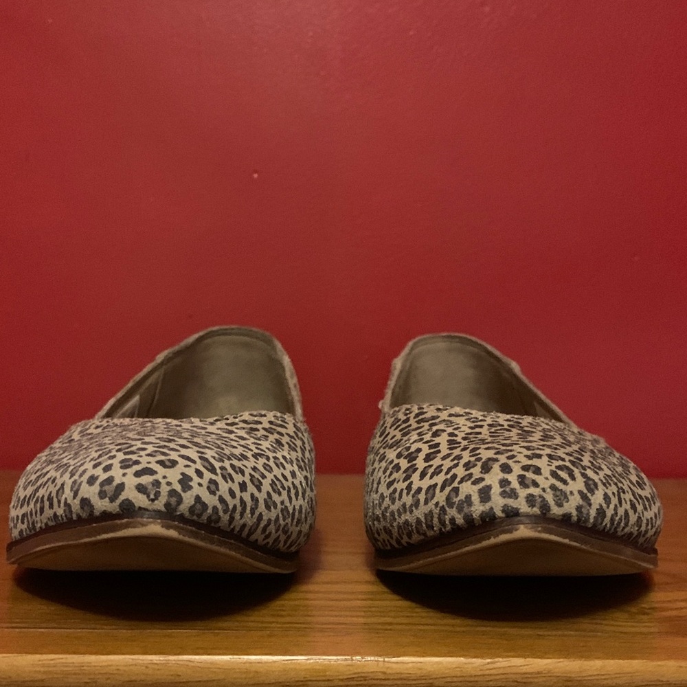 TOMS Women's Cheetah Print Jutti Flats - Picture 4 of 5